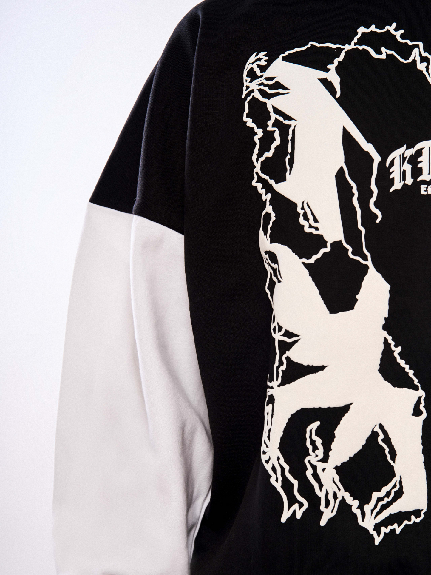 Labyrinth of KAY.P hoodie in black and white